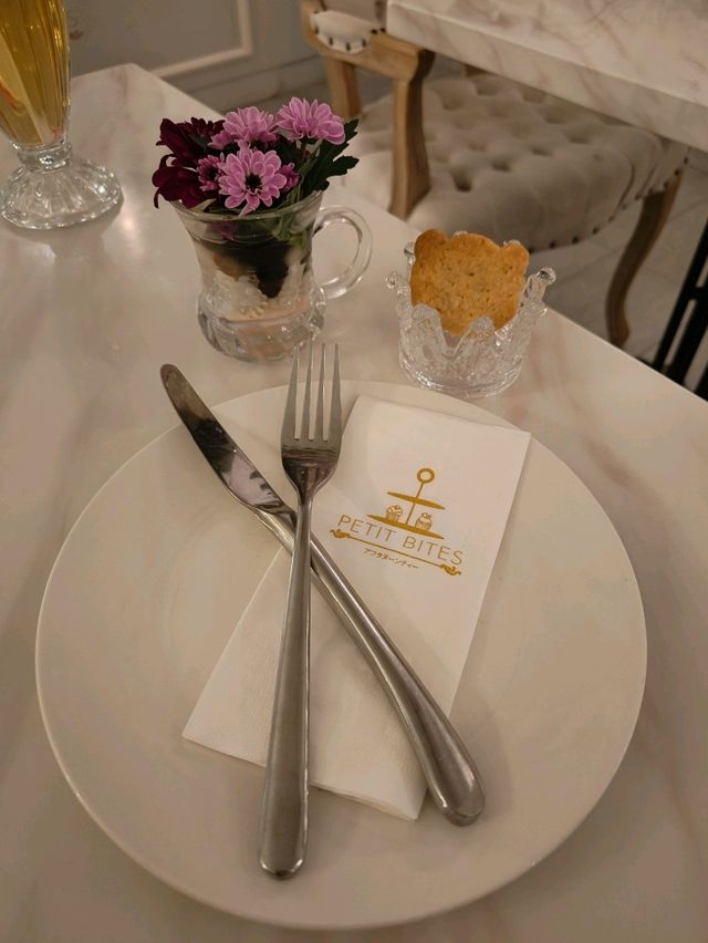 A Fairytale Café for a Solo Escape