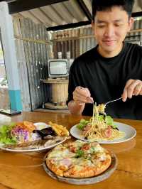  ร้านหน้าบ้าน  เนินทราย โทร 096-1580995  