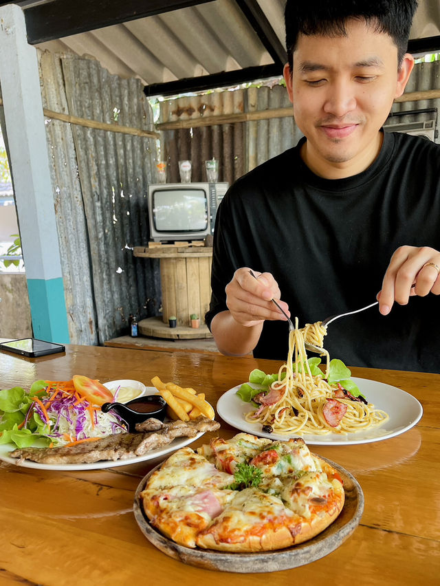  ร้านหน้าบ้าน  เนินทราย โทร 096-1580995  