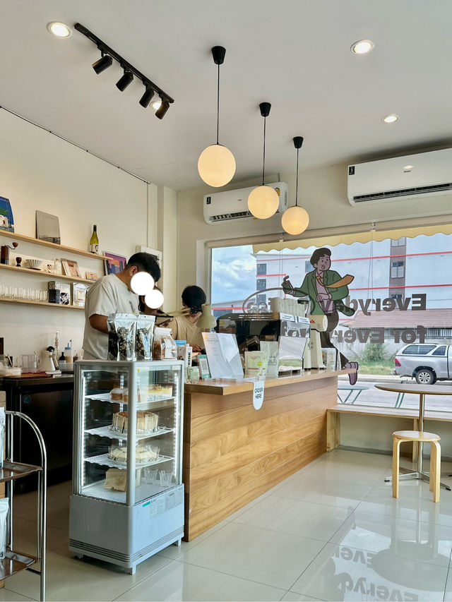 คาเฟ่น่าแวะเส้นสุพรรณฯ เก็บเข้าลิสต์ไว้เลย!