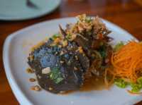 ร้านอาหารซีฟู้ดบนกะชังในเมืองกระบี่ 