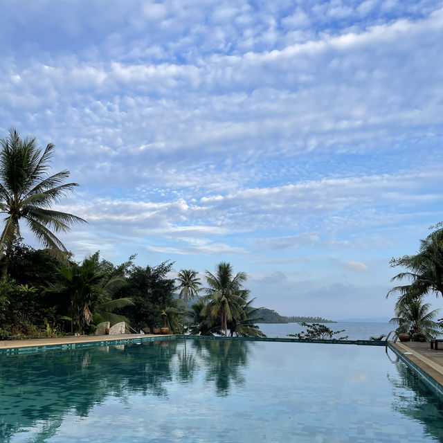 ชิลให้สุด พักใจ เกาะช้าง ไปกับวิวหลักล้าน! 🏝️