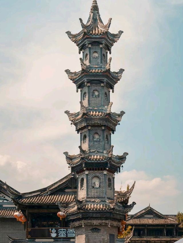 Discover the Elegance of Little Chengdu: Your Ultimate Guide to Yuantong Ancient Town!