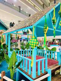 “Quill Mall Glows in Blue: A Radiant Hari Raya Celebration”