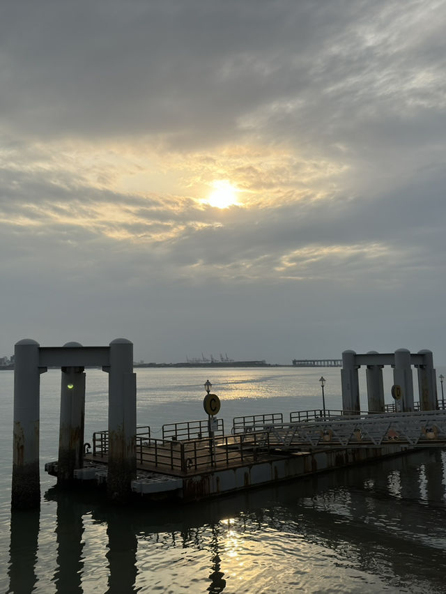 淡水老街金色水岸：河畔的浪漫與懷舊🌅🚶