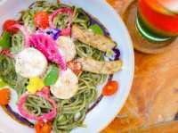เป็นทั้ง คาเฟ่ และร้านอาหาร บางแสนที่นั่งชิลมาก