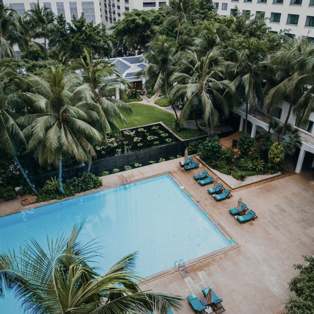 Anantara Siam Bangkok Hotel - 古典高雅風格中加入滿滿綠意營造出「城市綠洲」意象