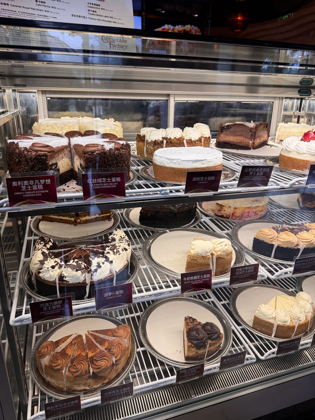 The Cheesecake Factory 🍰🧀 – สายชีสเค้กต้องมา!