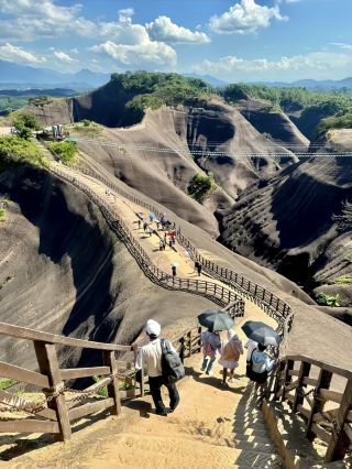 Explore Chenzhou: A Stunning Nature Getaway 🏞️✨