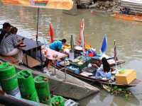 ตลาดน้ำอัมพวา ตลาดสำหรับครอบครัว