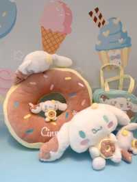 勁可愛玉桂狗😍Cinnamoroll ROLL OUT THE FUN 夢幻派對  嚟緊嘅復活節約定你嚟AIRSIDE狂玩特玩  ✨超吸睛5米高毛絨絨Cinnamoroll 及巨型波波池 ✨夢幻田徑
