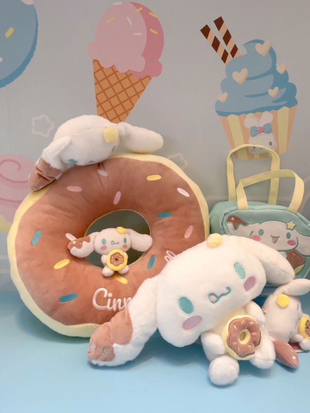 勁可愛玉桂狗😍Cinnamoroll ROLL OUT THE FUN 夢幻派對  嚟緊嘅復活節約定你嚟AIRSIDE狂玩特玩  ✨超吸睛5米高毛絨絨Cinnamoroll 及巨型波波池 ✨夢幻田徑