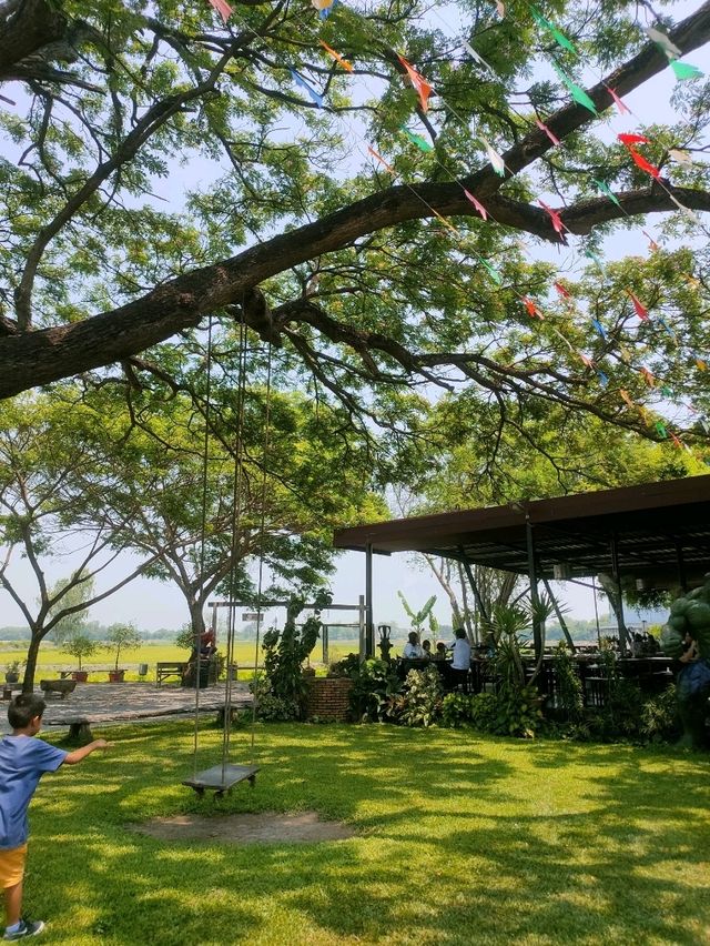ร้านก๋วยเตี๋ยวเรือบรรยากาศดีในจังหวัดสุพรรณบุรี