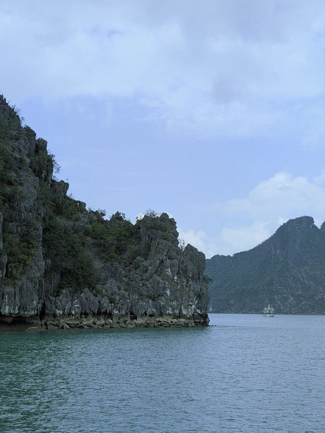 🇻🇳 Halong Bay: When Nature Outshines Every Filter ⛰🛳