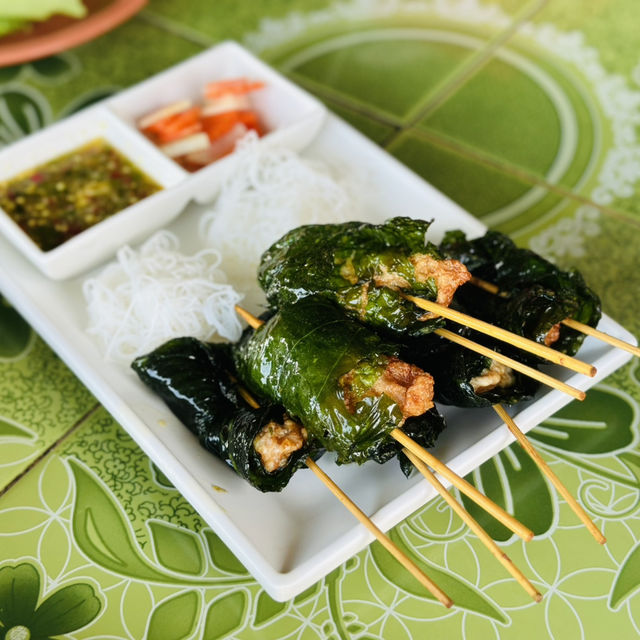 ร้านก็อร่อยแหนมเนือง – เวียดนาม-อีสาน-ไทย ริมน้ำ