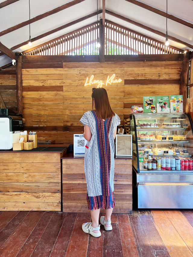 Lhong Khao Café