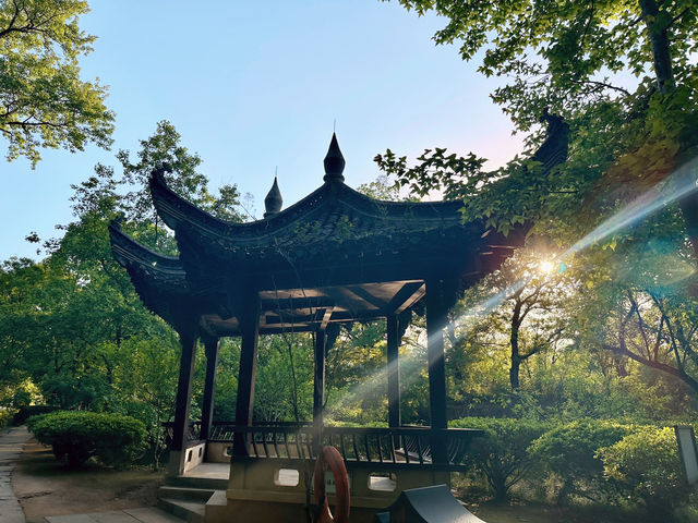 Relaxing one day side trip to ancient villages around Huangshan. 