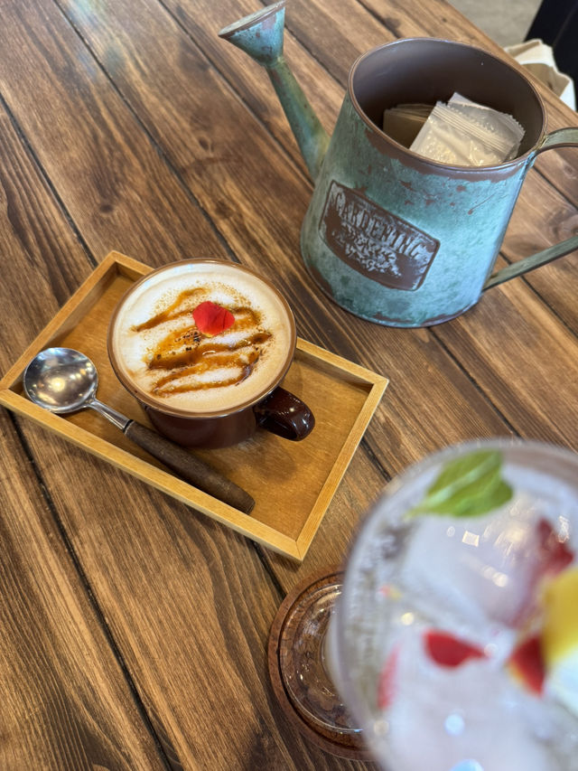 【北九州カフェ】まるでお花畑？ドライフラワーに囲まれた可愛いカフェ💐