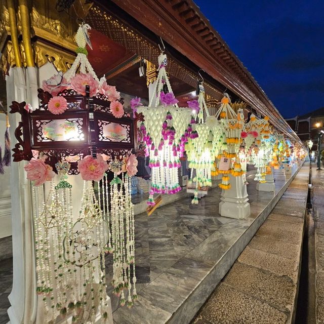 โคมตรา วันพระแก้ว