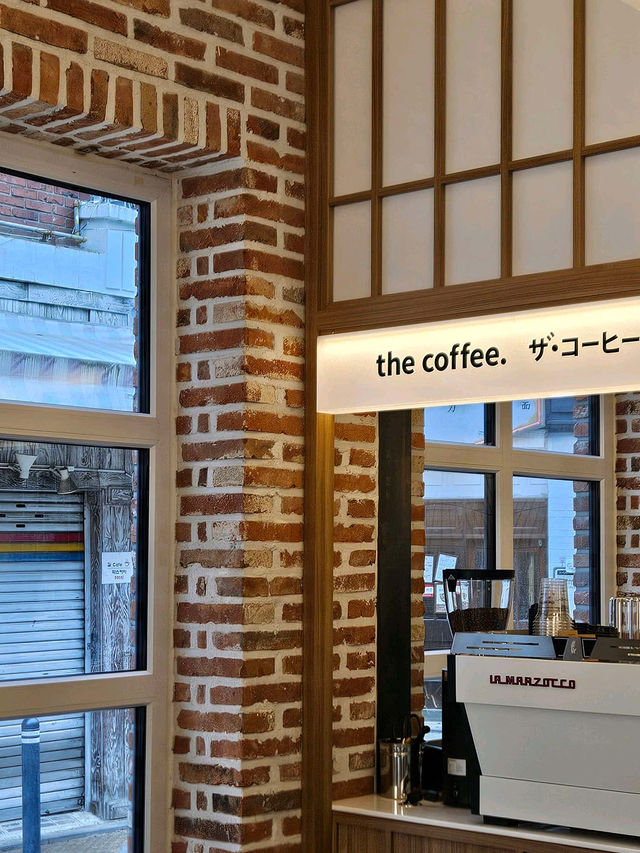  성수동에서 요즘 핫한 카페 더커피 The Coffee 성수점