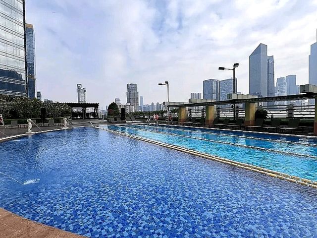 "Sheraton Guangzhou Hotel: Urban Comfort in the Heart of Tianhe"