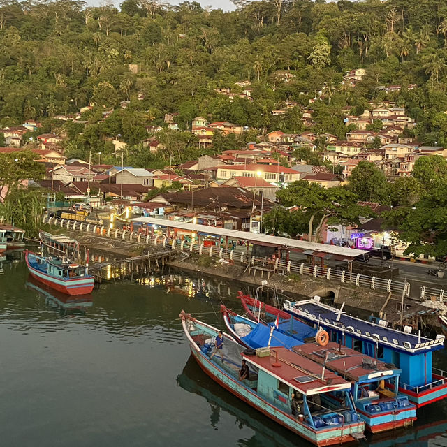 Springtime Serenade: Watching the Sunset at Siti Nurbaya Bridge