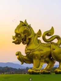 🎨 White Temple dreams and golden hour b