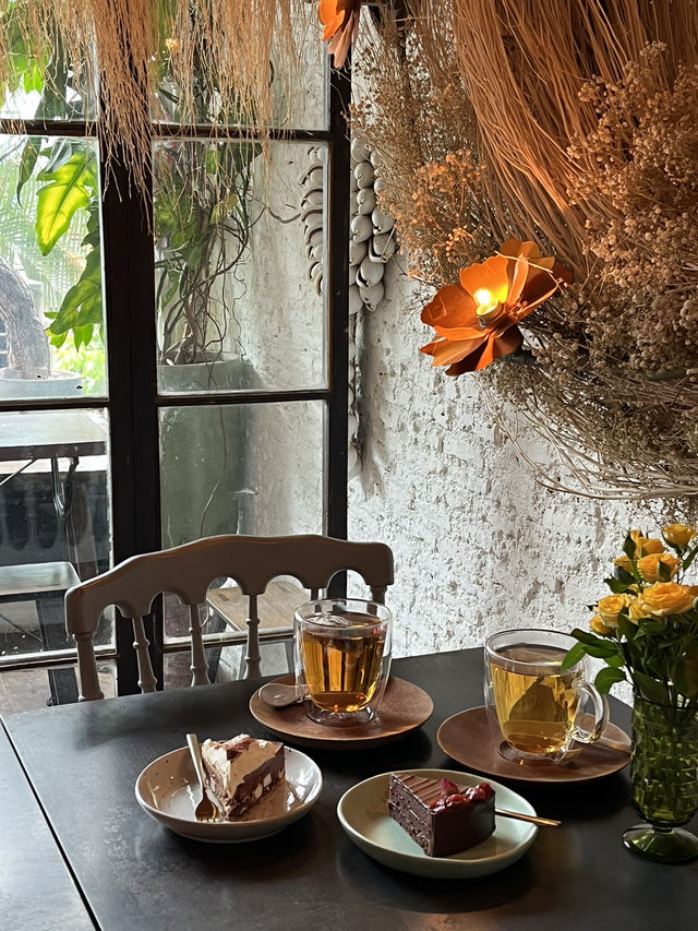 【バンコク】花市場のナンバーワンカフェ「Floral Café at Napasorn」