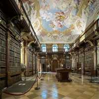 🏰 *Melk Abbey: Austria's Baroque Jewel on the Danube* 🌿📚
