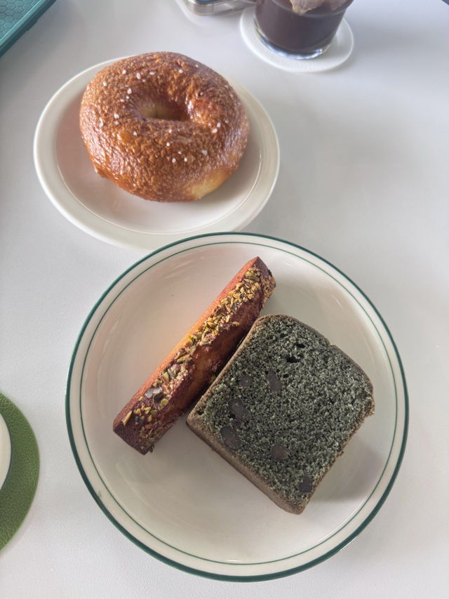 광주 송산유원지 뷰 대형카페 ,on a break
