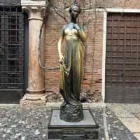 🏰 *Basilica di San Zeno: Verona’s Golden Romanesque Jewel* ☀️✨
