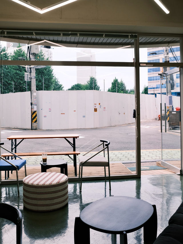 📥🏡잠실 깔끔한 인테리어가 돋보이는 로컬카페 커피하우스 바이레쥬