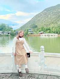 สระมังกรดำในวันที่หมอกบังวิวภูเขาหิมะมังกรหยก