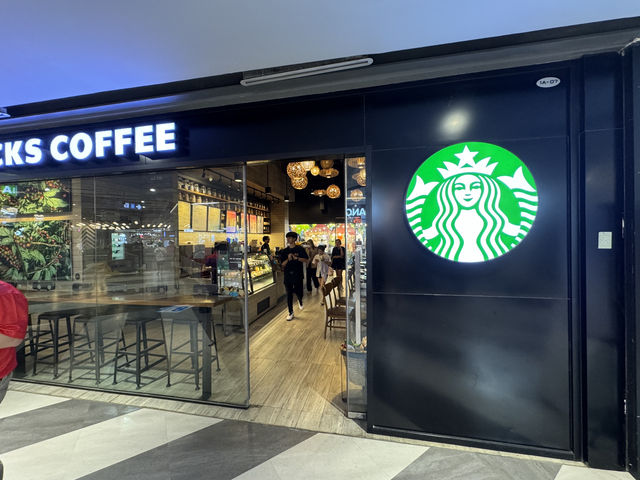Small but Stylish – Starbucks Mahboonkrong Delivers a Cozy Coffee Break