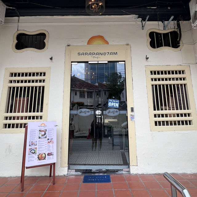 Brunch goals in Penang? Check out Sarapan at 7 am along Muntri Street