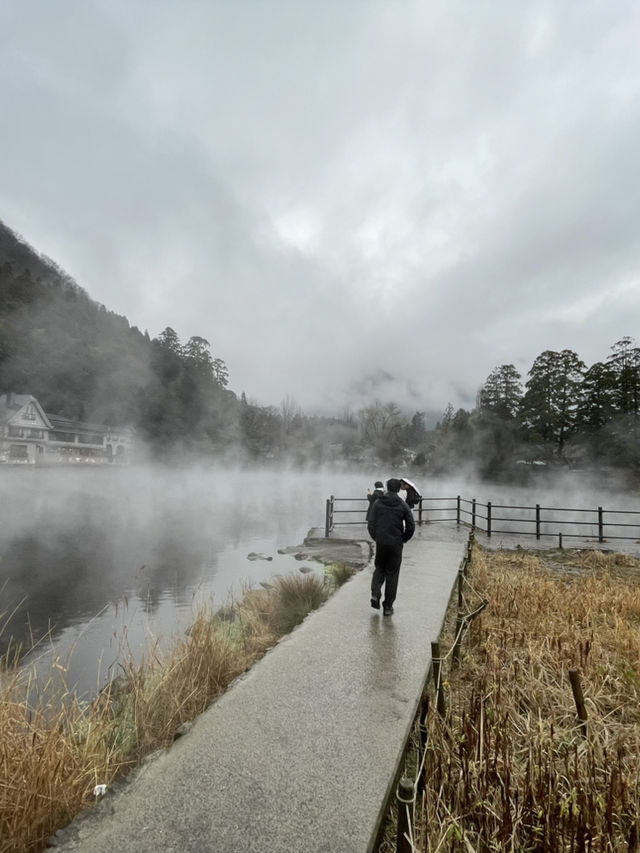 漫遊由布院金鱗湖：光影交織的夢幻奇蹟