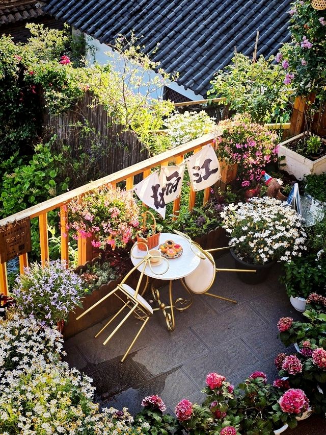 Dressed up and spend a day in lijiang ancient city