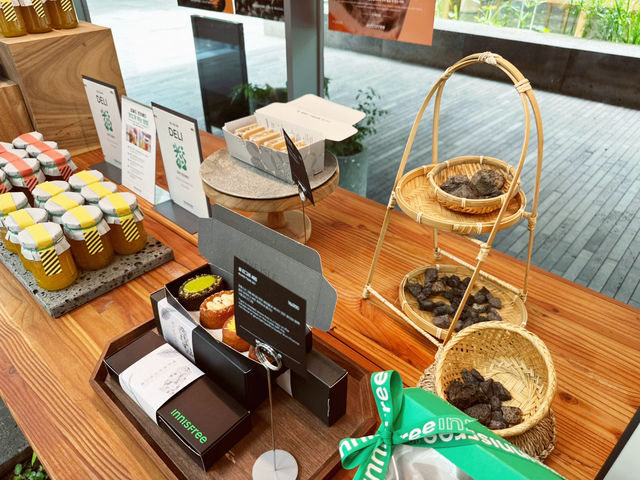 개방감 좋은 💚 초록 카페