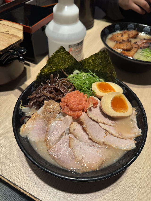 สุ่มเลือกร้านราเมน ที่ Tokyo Ramen Street 🥢✨