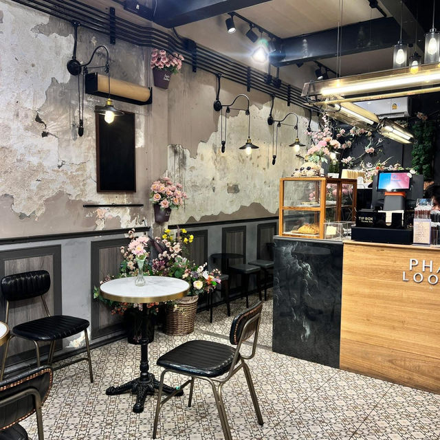 🌿 自然の中で深呼吸しながら一杯のコーヒーを☕ チェンマイの森に囲まれた隠れ家カフェ「Phadlong Café」で、