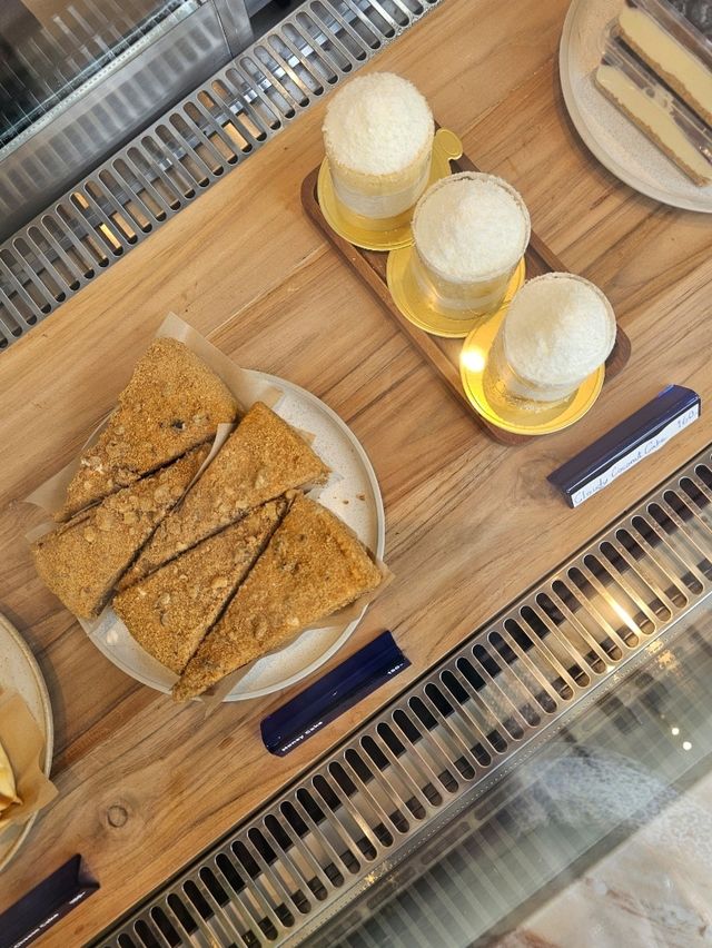 Hitch & Round Cafe and Space | ปราณบุรี
