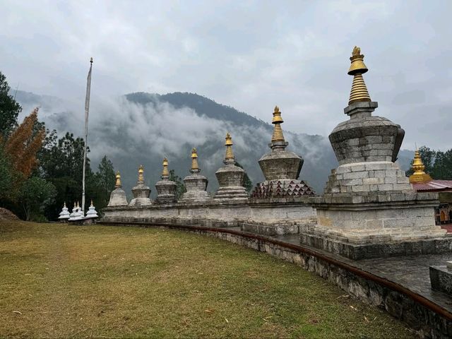 Hiking To Khamsum Yulley Namgyal Chörten