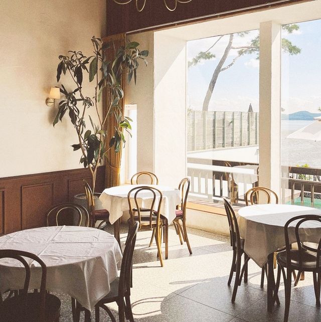 Talkraphy Cafe