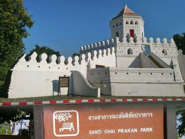 เดินเที่ยว..สวนสันติชัยปราการ