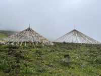  📍 G318 Nima Sacred Mountain Service Area – A Unique Tibetan-style Stop at 4668m