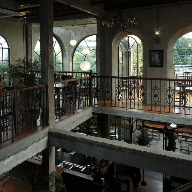 Tan.danang – คาเฟ่ Industrial Rustic โดดเด่น