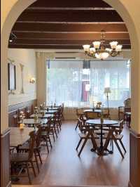 Three-Storey Vintage Charm Just Minutes from the Checkpoint