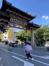 晚上金光璀璨的豫園，早上該去嗎？
