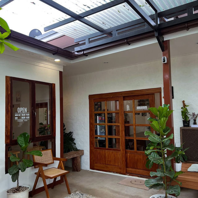 📍 Baan-Pheun “บ้านเพื่อน” – คาเฟ่มินิมอล