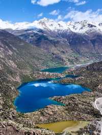 Tripping Over Colors at Banbar Three-Coloured Lake